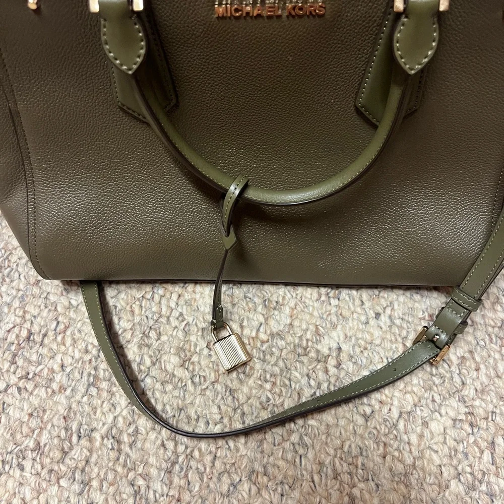 Beautiful Green Michael Kors Purse - Picture 10 of 12